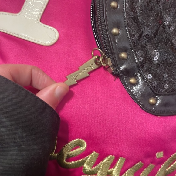 Decent size tote almost brand new barely used bag - Picture 3 of 5